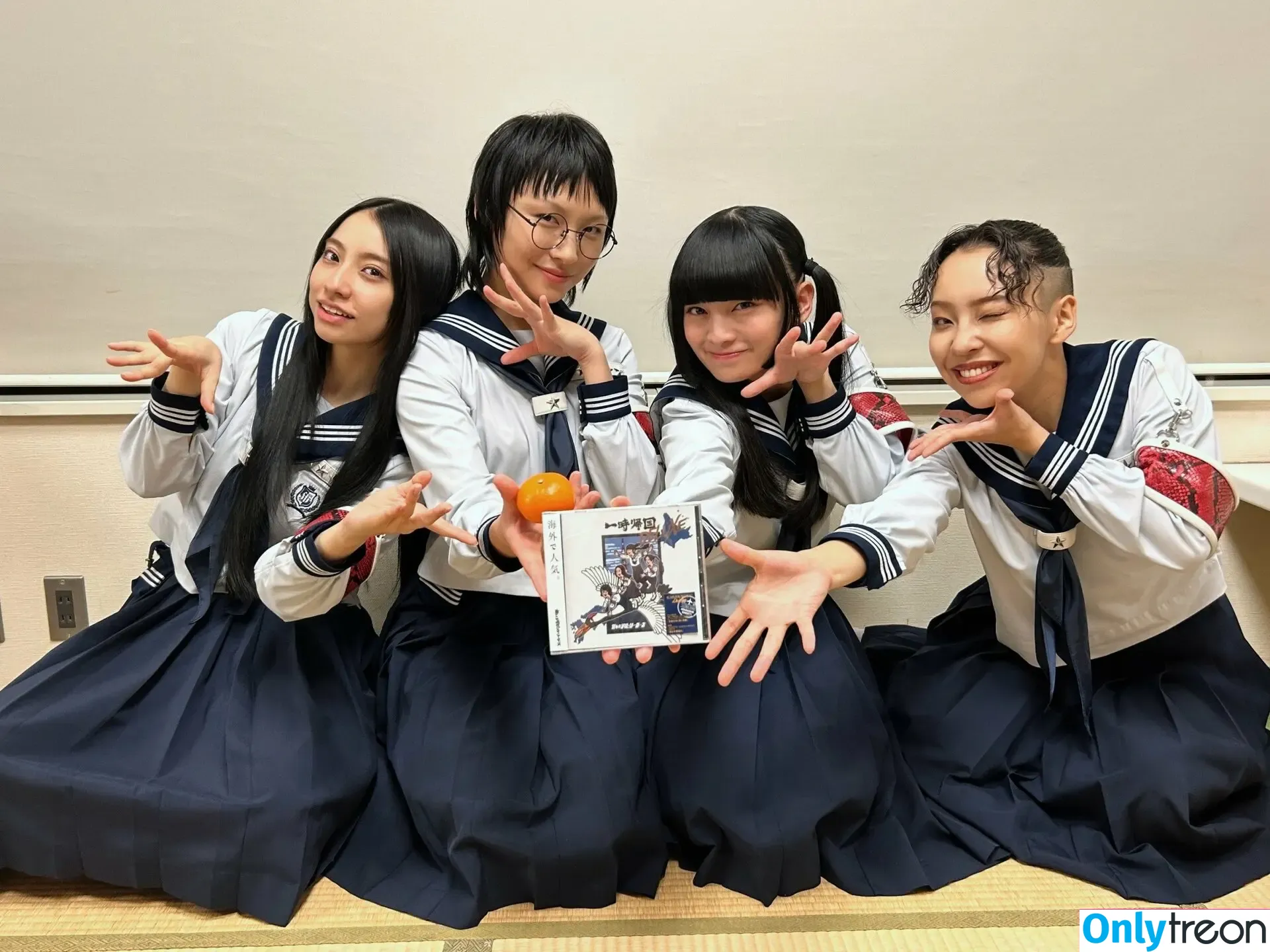 Atarashii Gakko голая photo #0005 (japan_leaders)