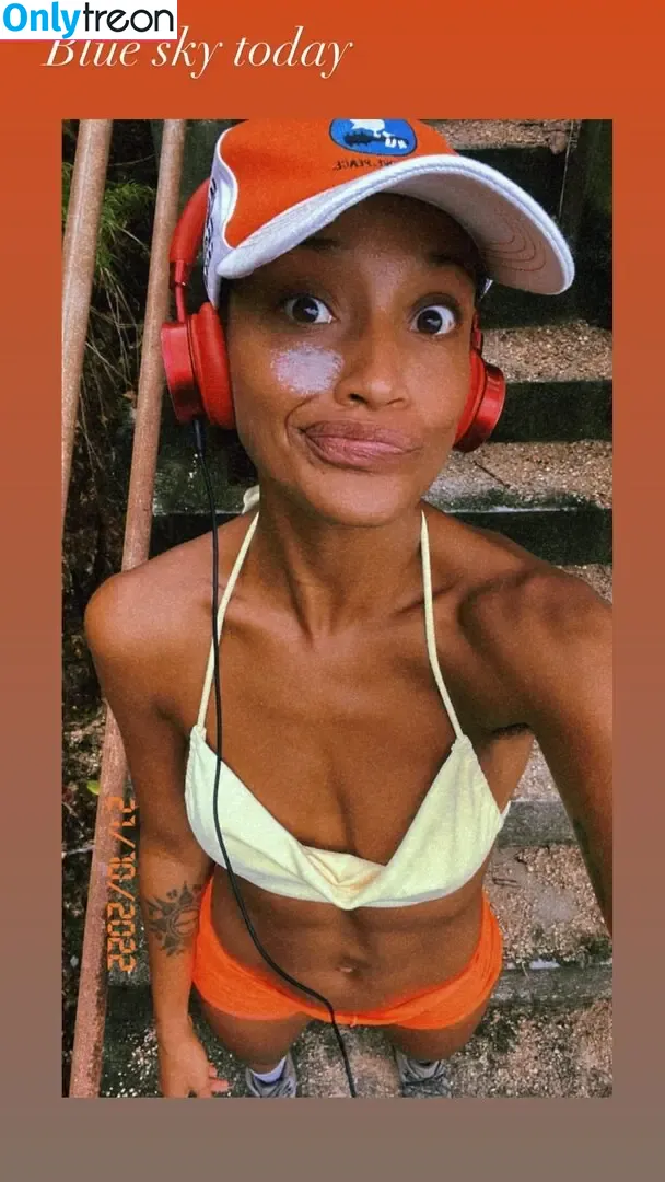 Aude Legastelois голая photo #0002 (audelegastelois)