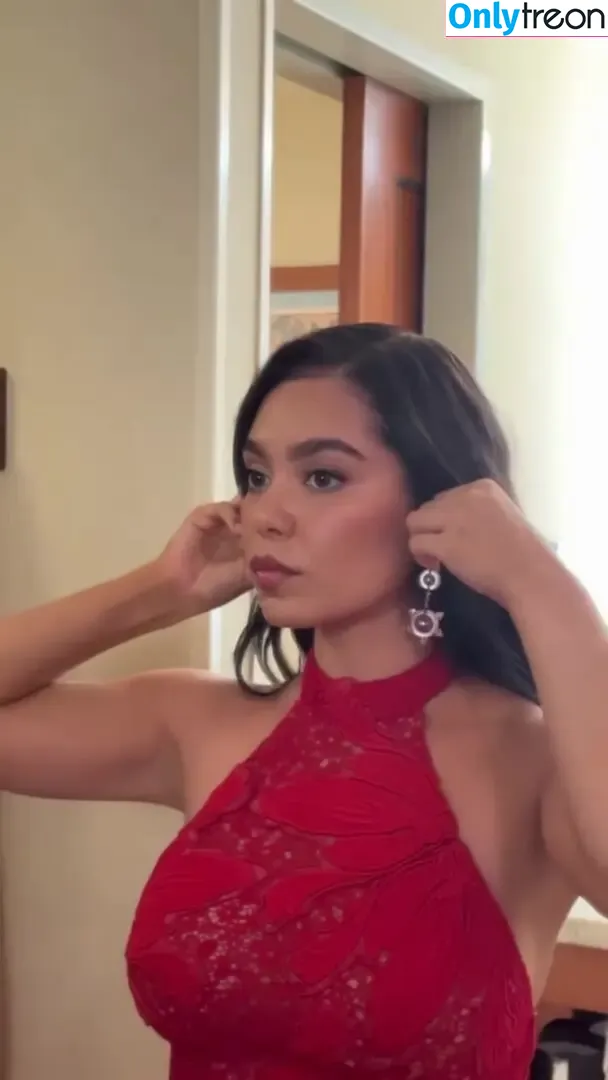 Aulii Cravalho nude photo #0258 (AuliiCravalho / Auli’i Cravalho)