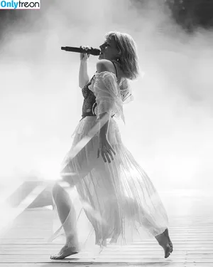 Aurora Aksnes / auroramusic / singer nude photo #0441