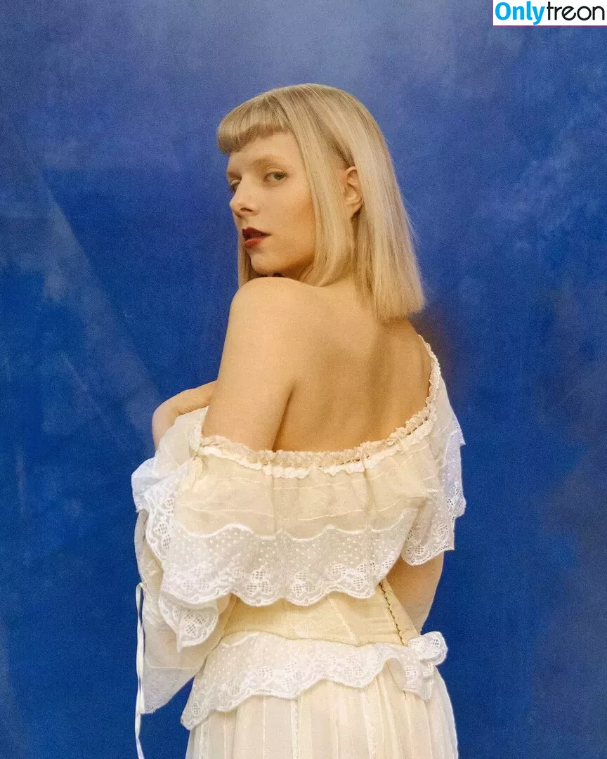 Aurora Aksnes голая photo #0153 (auroramusic / singer)