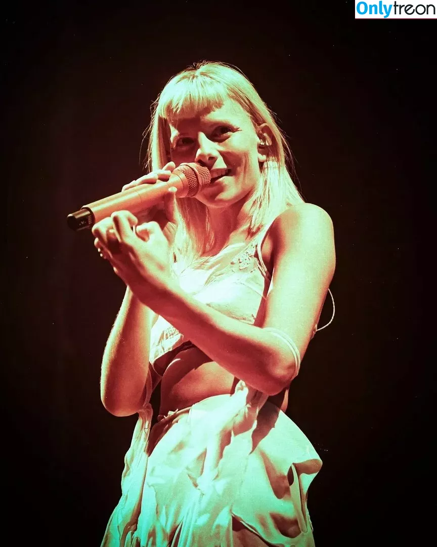 Aurora Aksnes nude photo #0306 (auroramusic / singer)