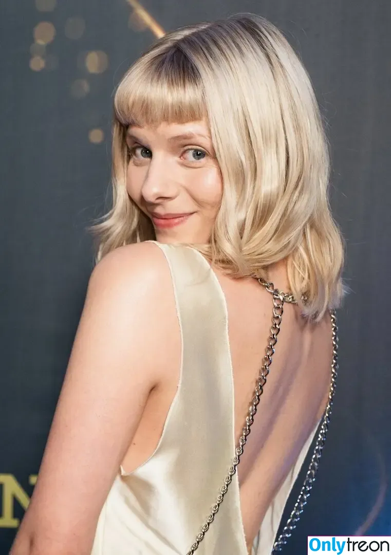 Aurora Aksnes nude photo #0430 (auroramusic / singer)
