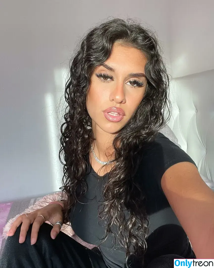 Aurora Pangallo nude photo #0004 (pangallo.auroraaa)