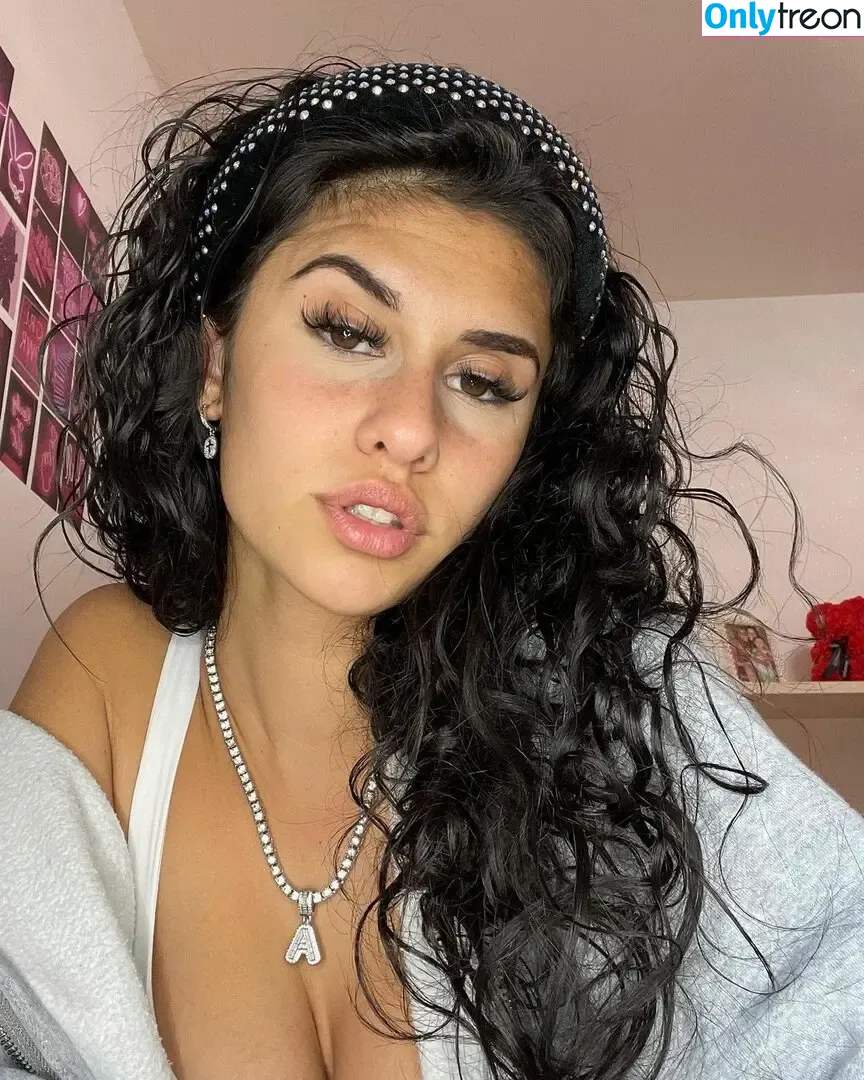Aurora Pangallo nude photo #0064 (pangallo.auroraaa)