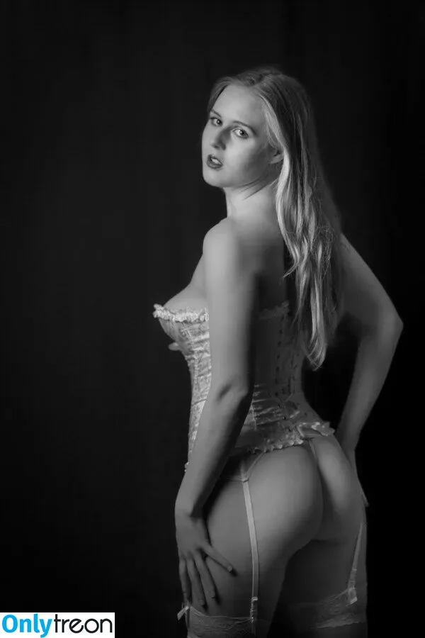 Aurora Phoenix nude photo #0028 (auroraphoenix4 / auroraphoenixmodel)