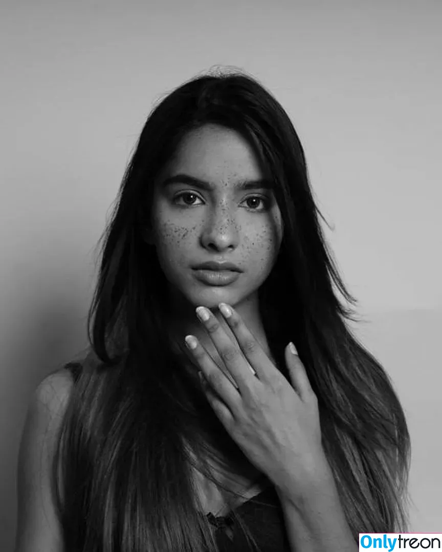 Aurora Sinclair голая photo #0002 (aurora_lights_ee / aurora_sinclair_)