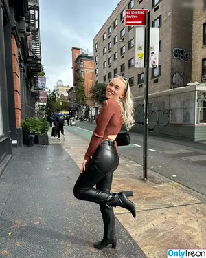 AutumnReacts / autumnrhodess nude photo #0011