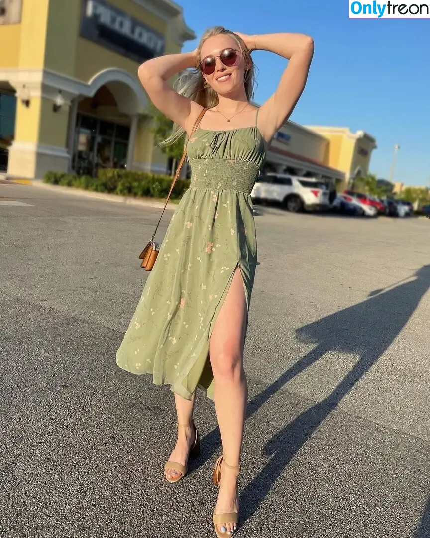 AutumnReacts nude photo #0023 (autumnrhodess)