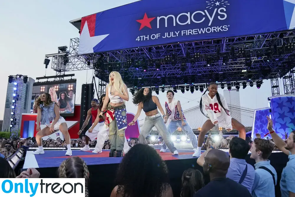 Ava Max голая photo #1918 (avamax / plharleyquinn)