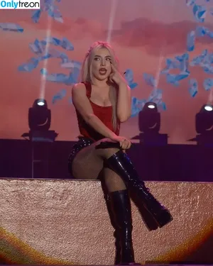 Ava Max / avamax / plharleyquinn фото голая #2016