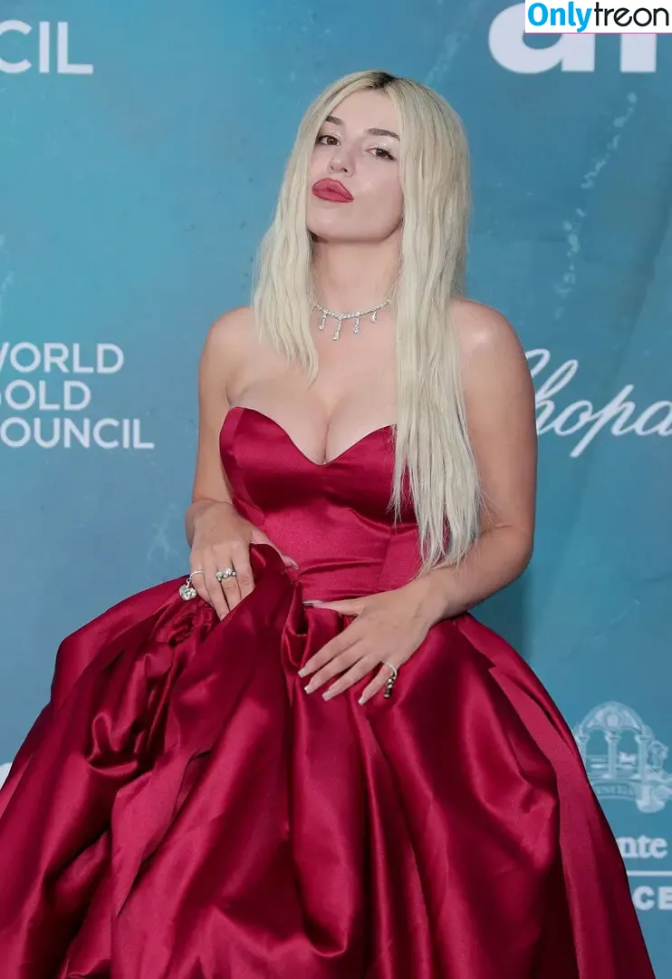 Ava Max nude photo #2153 (avamax / plharleyquinn)