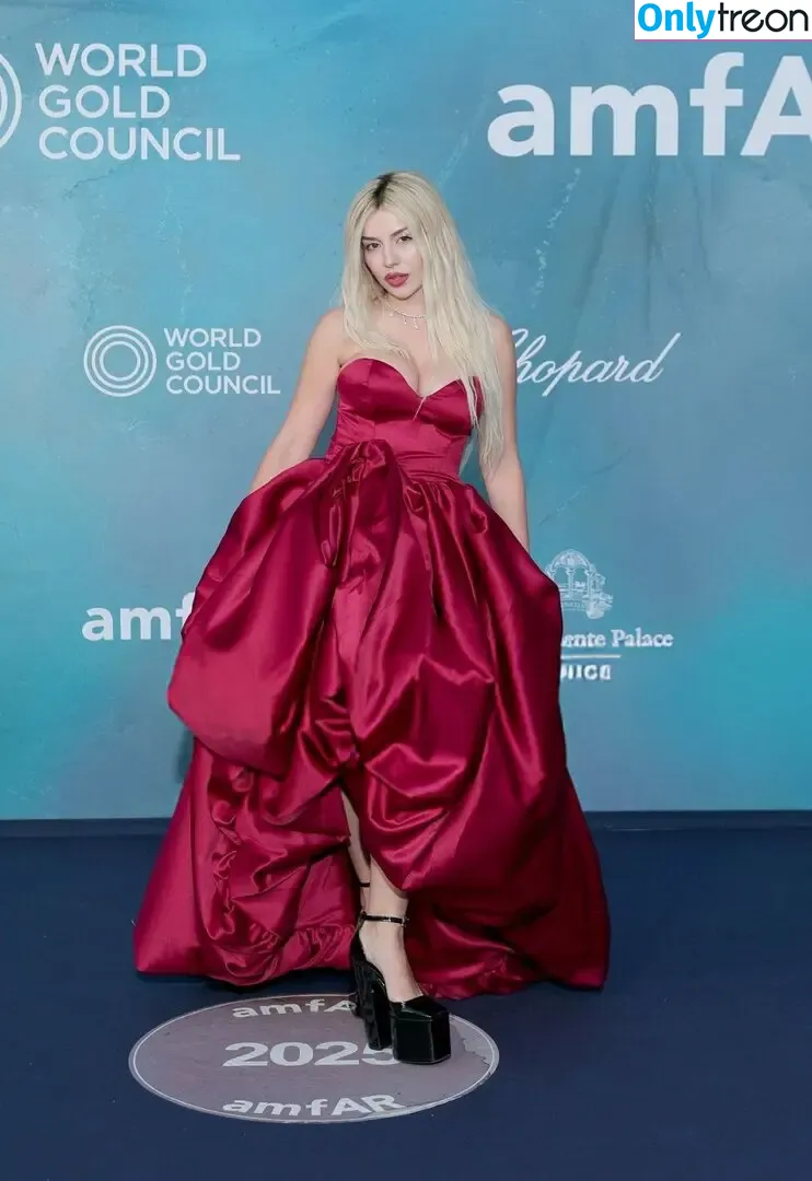 Ava Max nude photo #2154 (avamax / plharleyquinn)