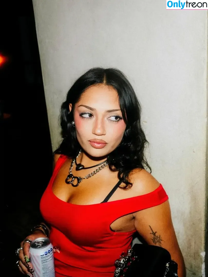 Avani Gregg голая photo #0735 (avani)