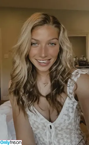 Avery Sickeri / averysickeri nude photo #0001