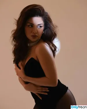 Avneet Kaur / avneetkaur_13 nude photo #0059