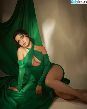 Avneet Kaur / avneetkaur_13 nude photo #0070