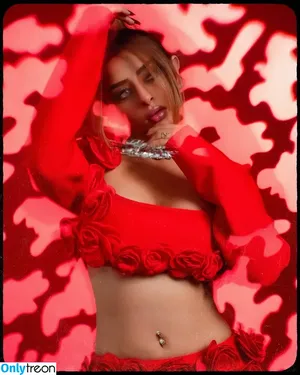 Avneet Kaur / avneetkaur_13 nude photo #0111