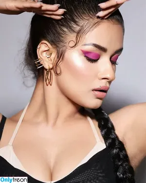 Avneet Kaur / avneetkaur_13 nude photo #0153