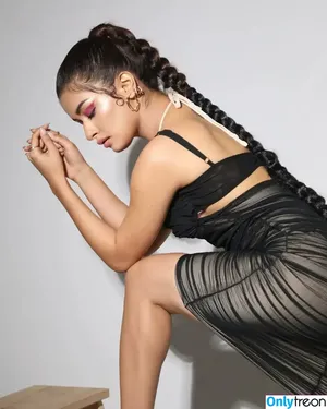 Avneet Kaur / avneetkaur_13 nude photo #0155