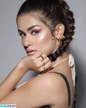 Avneet Kaur / avneetkaur_13 nude photo #0160