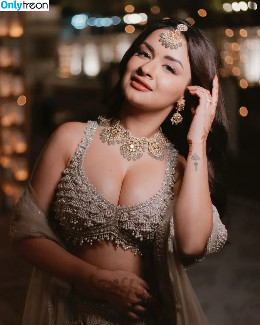 Avneet Kaur голая photo #0009 (avneetkaur_13)