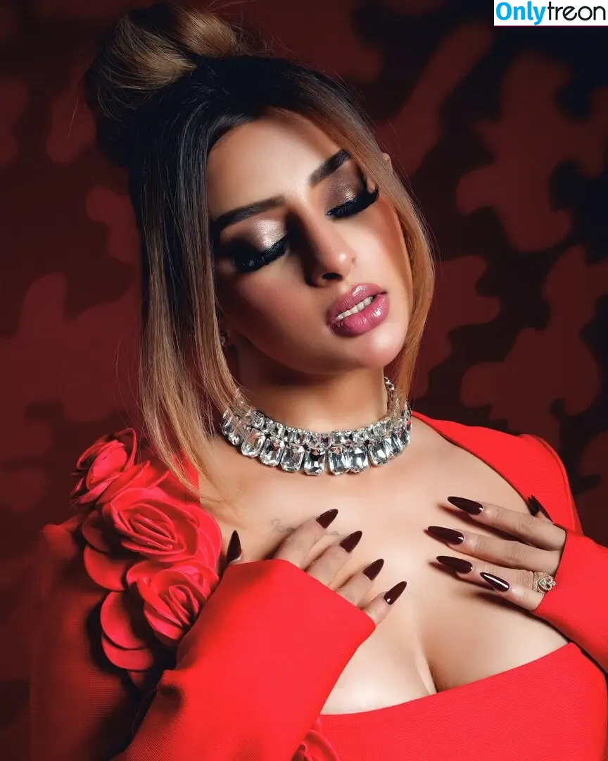 Avneet Kaur nude photo #0098 (avneetkaur_13)