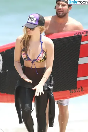 Avril Lavigne / AvrilLavigne nude photo #0697