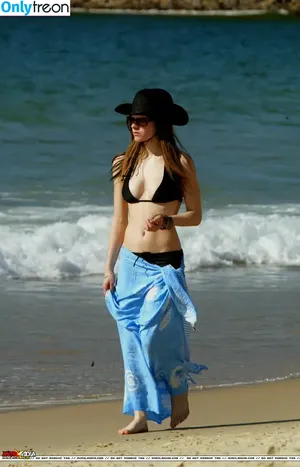 Avril Lavigne / AvrilLavigne nude photo #0712