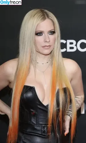 Avril Lavigne / AvrilLavigne nude photo #0730