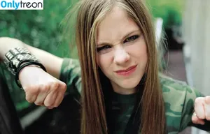 Avril Lavigne / AvrilLavigne nude photo #0790