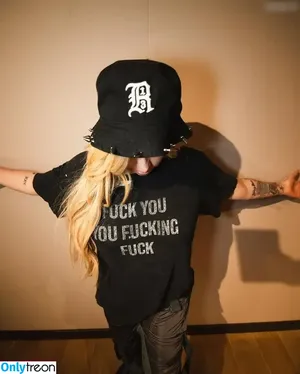 Avril Lavigne / AvrilLavigne nude photo #0800