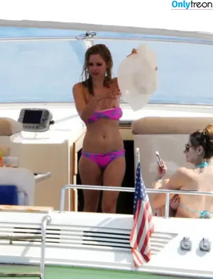 Avril Lavigne / AvrilLavigne nude photo #0809
