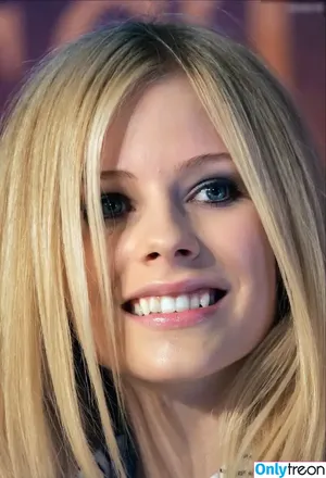 Avril Lavigne / AvrilLavigne nude photo #0818