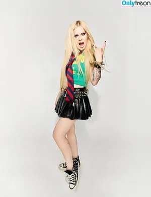 Avril Lavigne / AvrilLavigne nude photo #0837