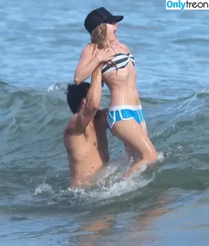 Avril Lavigne / AvrilLavigne nude photo #0862