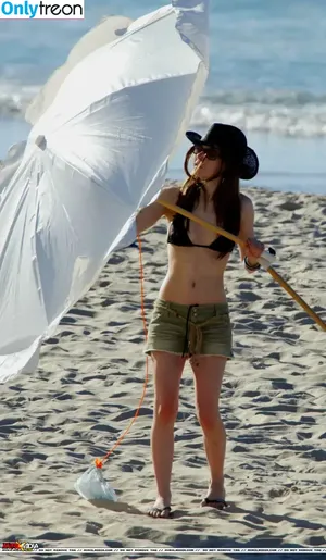 Avril Lavigne / AvrilLavigne nude photo #0869