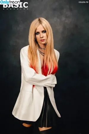 Avril Lavigne / AvrilLavigne nude photo #0897