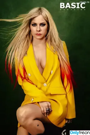 Avril Lavigne / AvrilLavigne nude photo #0900