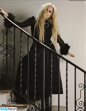 Avril Lavigne / AvrilLavigne nude photo #0924