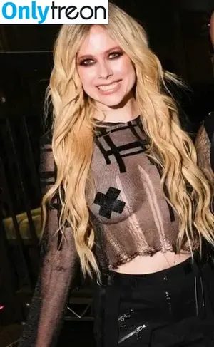Avril Lavigne / AvrilLavigne nude photo #0954