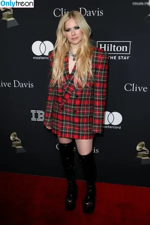 Avril Lavigne / AvrilLavigne nude photo #0967