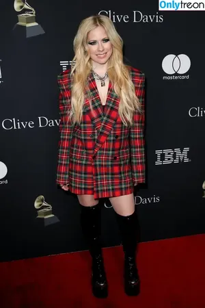 Avril Lavigne / AvrilLavigne nude photo #0969