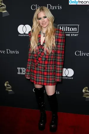 Avril Lavigne / AvrilLavigne nude photo #0976