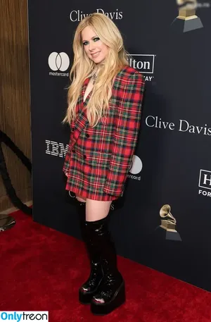 Avril Lavigne / AvrilLavigne nude photo #0980