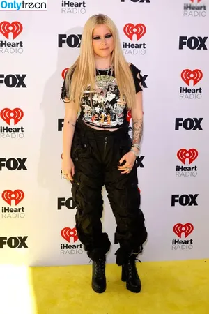 Avril Lavigne / AvrilLavigne nude photo #1005