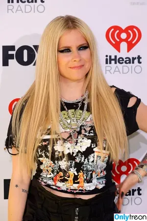 Avril Lavigne / AvrilLavigne nude photo #1010