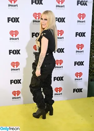 Avril Lavigne / AvrilLavigne nude photo #1015