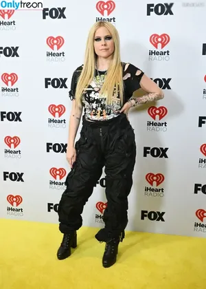Avril Lavigne / AvrilLavigne nude photo #1040
