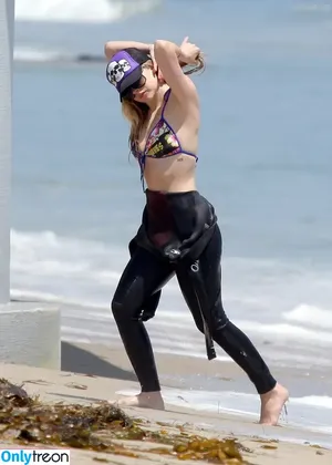 Avril Lavigne / AvrilLavigne nude photo #1104